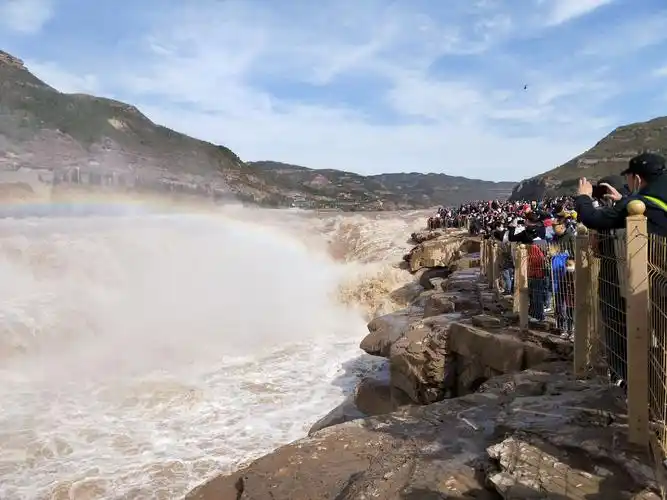 壶口瀑布是国家级风景名胜旅游景点.西临陕西省延安市壶口乡.