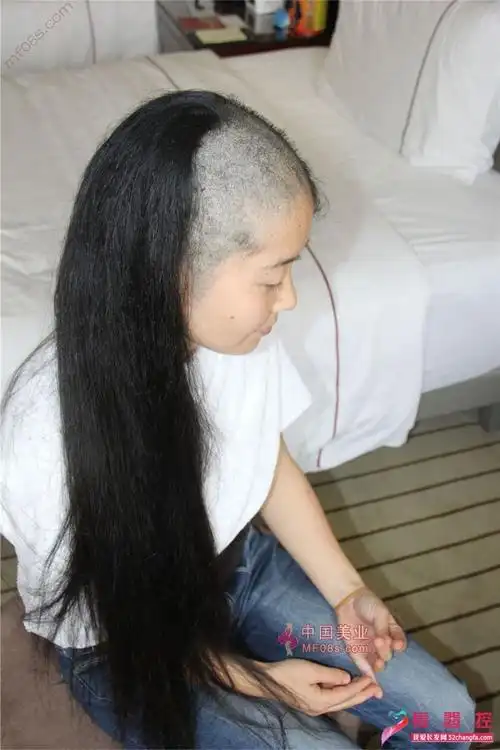 丰厚长发女孩剃光头(40)