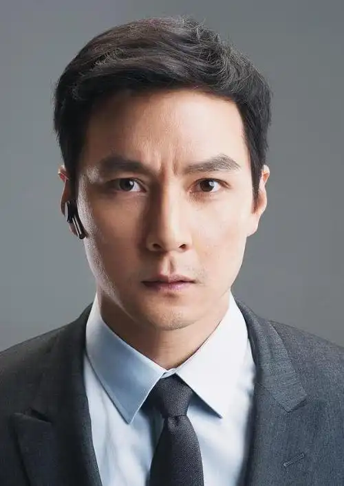 但吴彦祖就不一样了,他是硬帅,纯靠颜值.