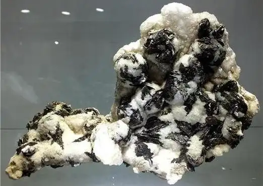 磁黄铁矿(摄影:马志飞)