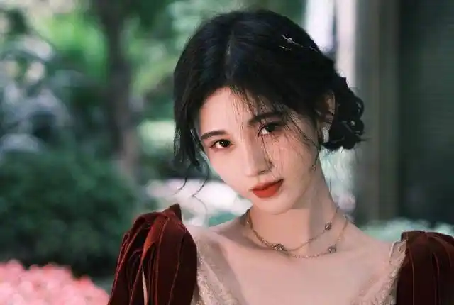 鞠婧祎在变美路上可是花尽了心思,穿搭造型妆容,步步都宝藏心机_显得