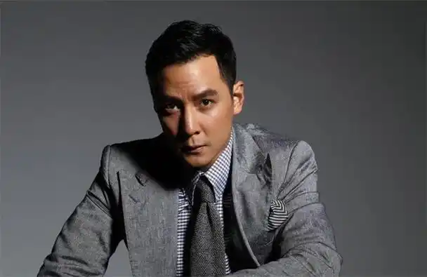 吴彦祖,毕业于美国俄勒冈大学,华语影视男演员,导演,制片人,1998年,因