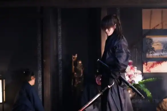 真人电影《浪客剑心》最终章新剧照 佐藤健一袭黑衣