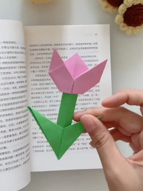 手工折纸～清新淡雅的郁金香书签