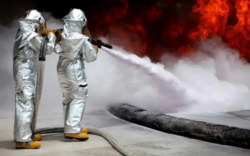 救火英雄消防员,高清图片,电脑桌面-壁纸族