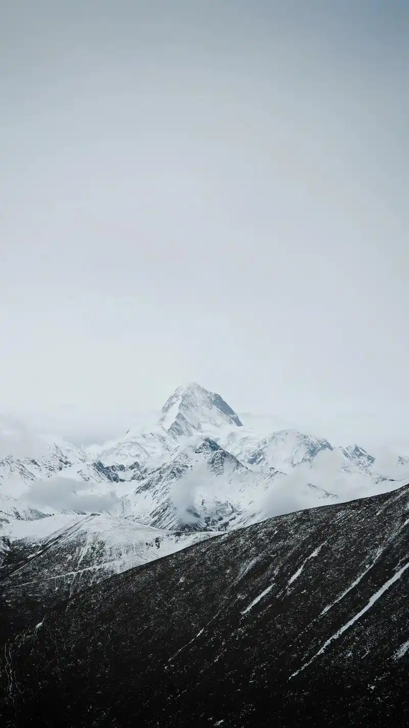 不是第一次看见雪山了,但看到贡嘎还是让我虎 - 抖音