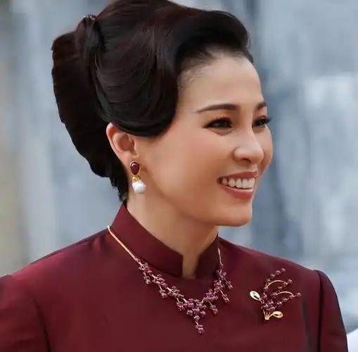 泰国最美王妃西拉米:打败二王妃抢走玛哈,却输给年轻的苏提达