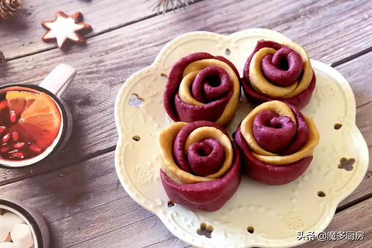 花馍馍的做法花样大全 好吃又好看的双色玫瑰馒头,做法非常简单,擀成
