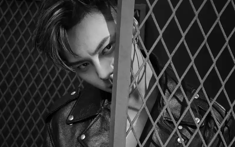 陈伟霆帅气撩人杂志写真桌面壁纸