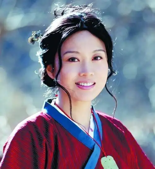 闫妮大红时离婚,48岁的她暴瘦30斤上春晚,颜值碾压90后小花!