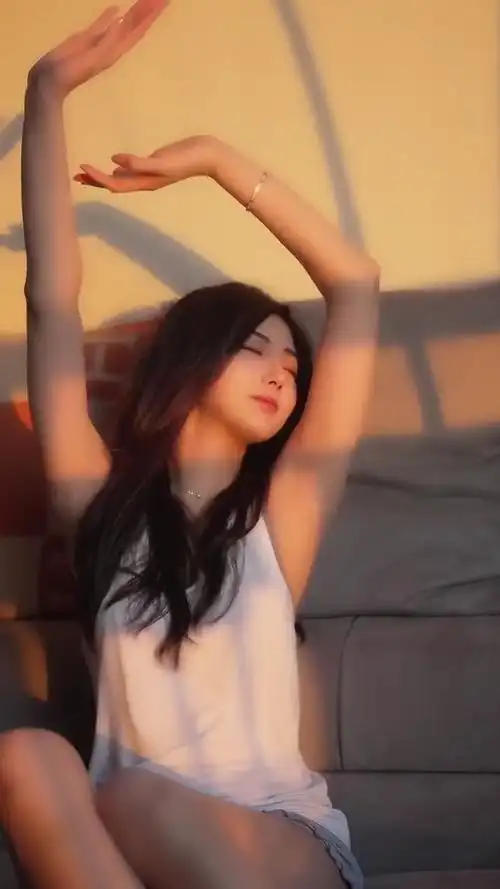 深夜福利|大长腿|美女|街拍|模特|自拍|性感|身材|明星气质_网易订阅