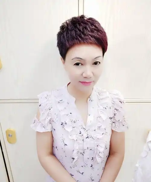 清爽漏耳短发作为精致的短发发型代表,一直很受欢迎,老少皆宜,时尚