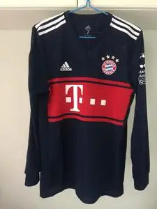 拜仁慕尼黑1718赛季客场落场未洗球衣 托利索