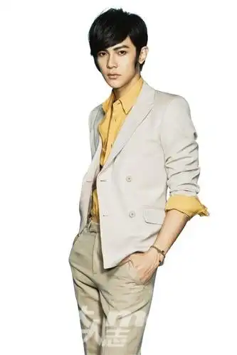 组图:飞轮海最新写真旋转生命摩天轮– 《吴尊》影评