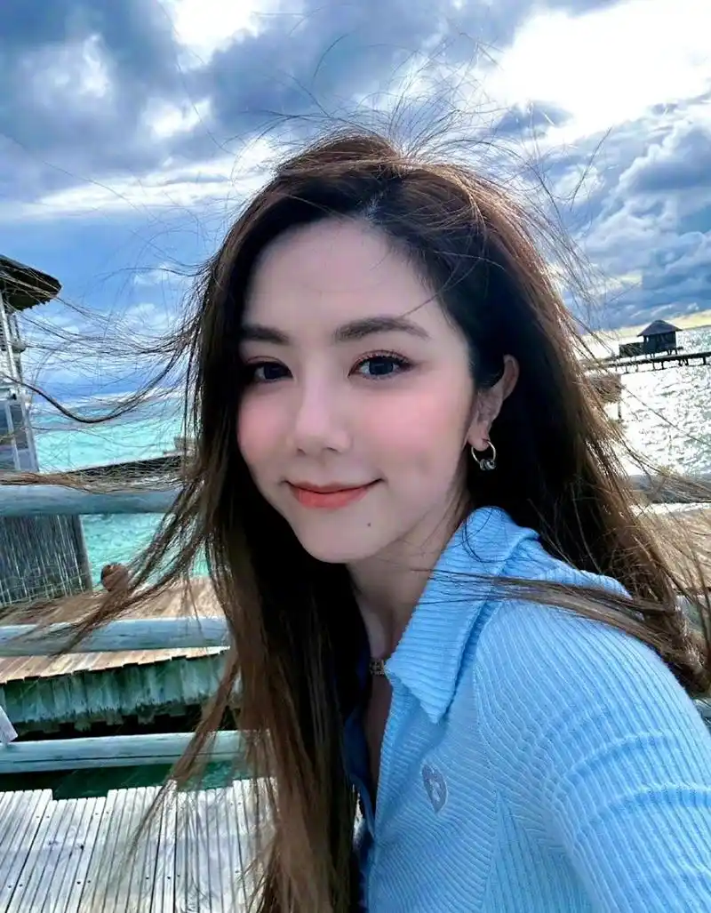 邓紫棋最新晒照,称马尔代夫果然是地球上的天堂!