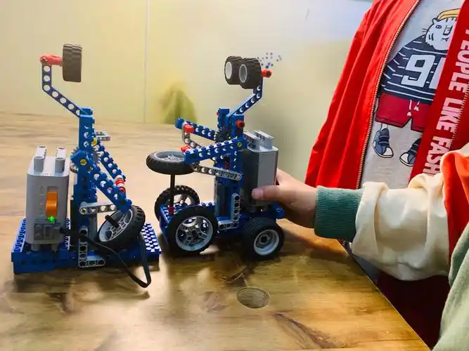 殷嘉陆—打鼓机器人