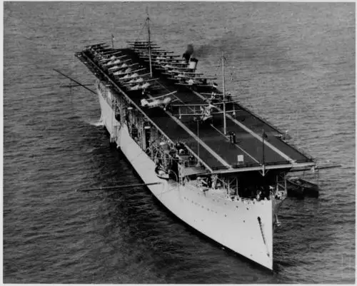 艘航母并非专门建造的,而是在一艘叫「木星」号的运煤船基础上改建的