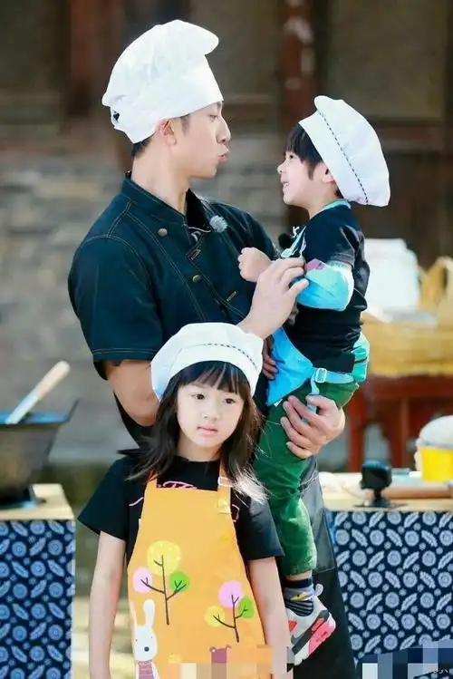 吴尊一家四口生日的神奇缘分!网友:老天是专门派你们来虐狗吗?