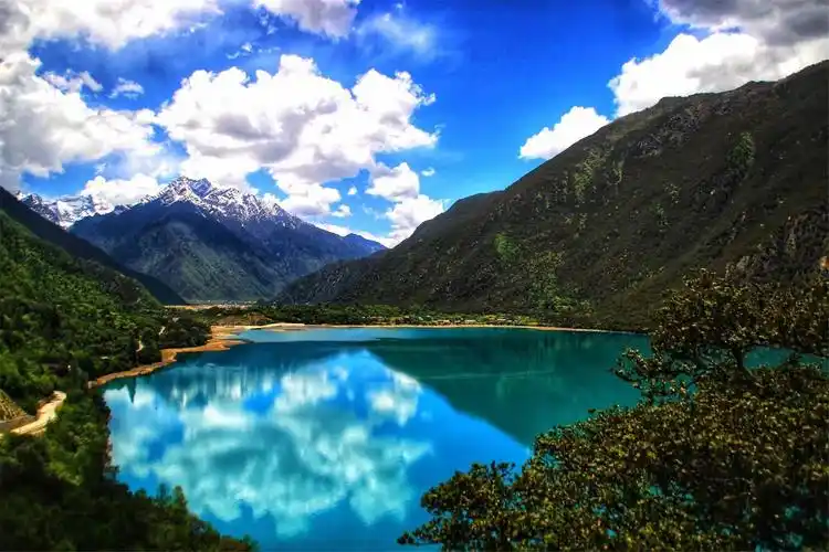 林芝巴松措景区