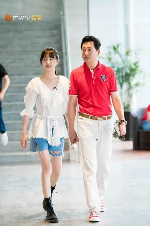 郑爽与爸爸回忆童年落泪 郭碧婷爸爸评价向佐-影视抢先看-八卦田-杭州