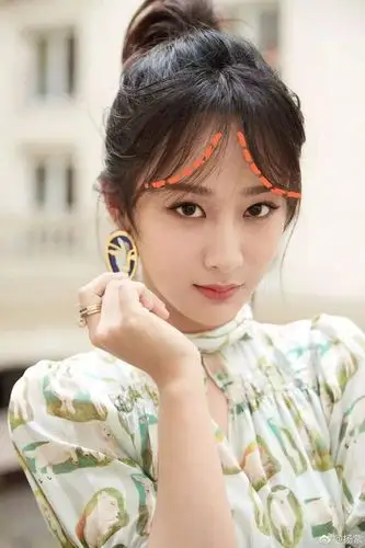 美发丨网红八字刘海怎么剪!方脸高颧骨女生秒变瓜子脸