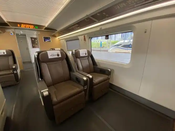 动车上的商务座位动车商务座座位