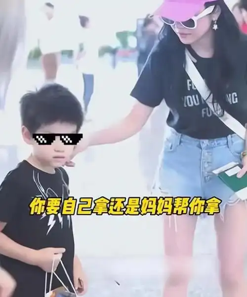 陈妍希携儿子现身上海机场,一身衣服超6万,6岁小星星又酷又拽