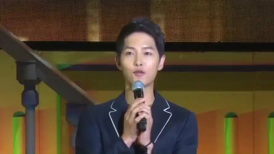 儿女双全!宋仲基宣布二胎女儿出生,晒女儿照片幸福满溢