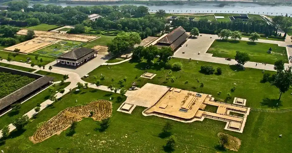 对于想要了解二里头遗址的人来说,只要来到这里,就足以一览二里头遗址