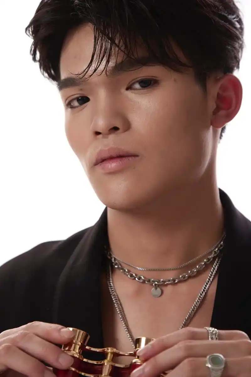 帅气男孩#男生写真 #痞帅 #一起去发现 #眼神杀 #西装杀 - 抖音