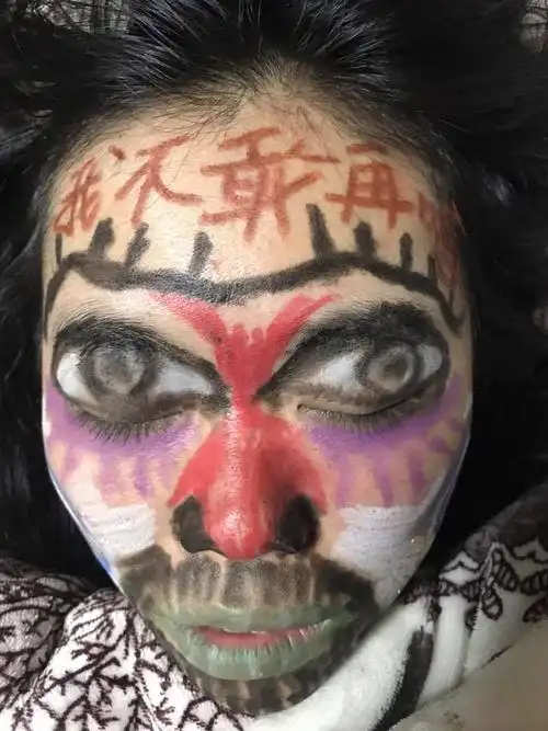 老婆喝烂醉让他气到「恶搞画脸」po网,没想到网友挖出「她的真面目」