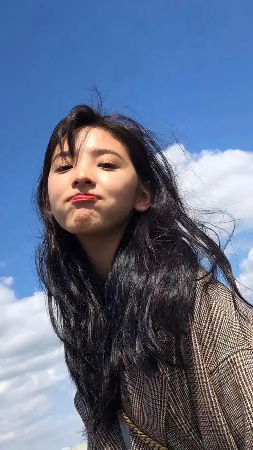 章若楠参加哥哥的婚礼私下颜值真的好高气质出众压过新娘