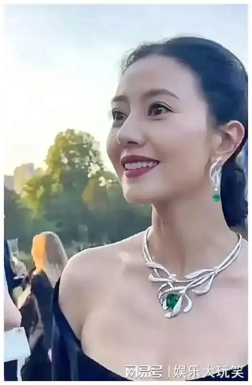 高圆圆44岁真的不科学容颜犹如少女何时才会老去