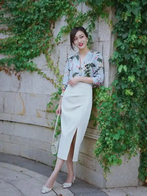 建议30岁的女人衣服尽量多穿衬衫t恤和牛仔裤其实这些更洋气