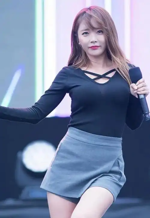 韩国女歌手洪真英资料简历