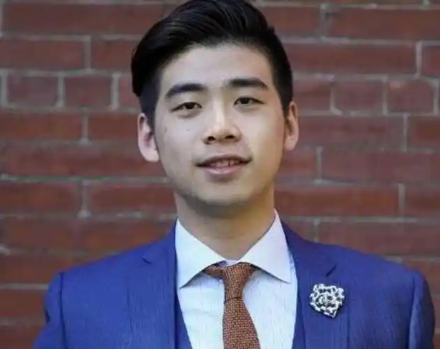 赌王女儿何超盈倒贴14亿下嫁东北小伙婚后被丈夫宠成宝