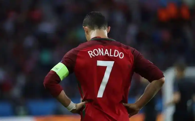 c罗帅气壁纸震撼来袭,请准备好你的流量!