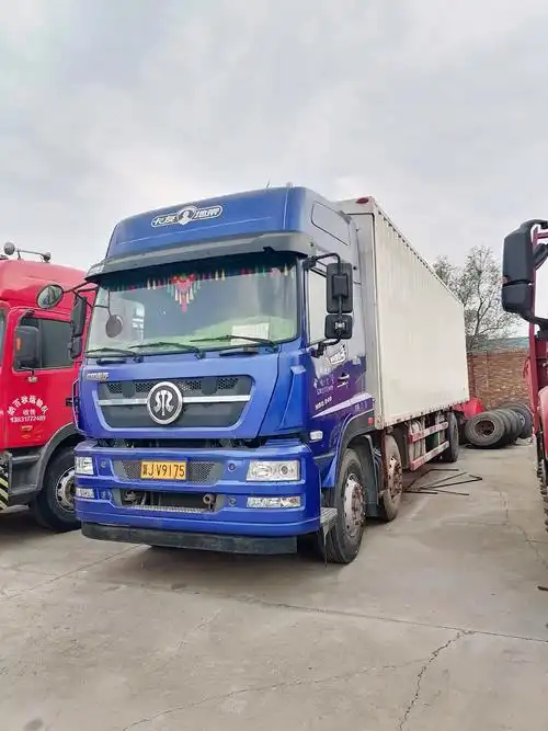 16年重汽96飞翼式货车