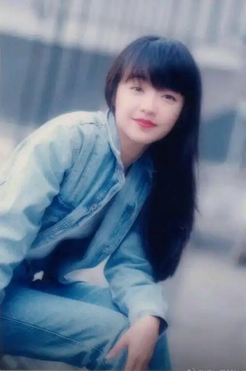 chan) /i>,1965年7月28日出生于香港,中国香港女歌手