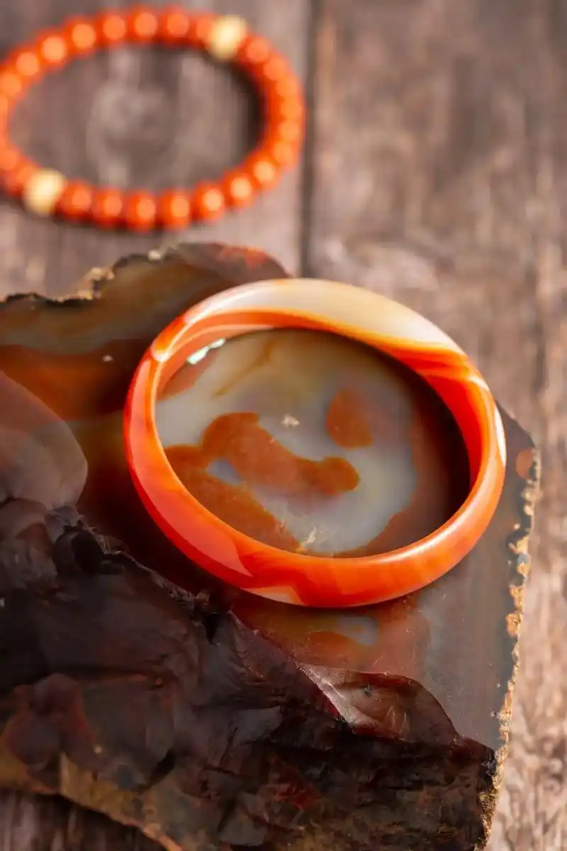 缠丝玛瑙手镯.得一"镯",足以慰平生.镯子意谓圆满,意谓气质 - 抖音