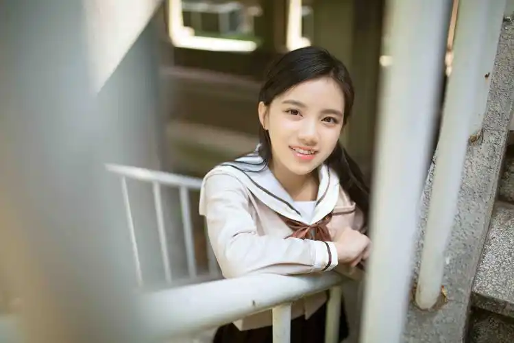 刘宸希校园写真曝光 清新灵动洋溢纯真气息