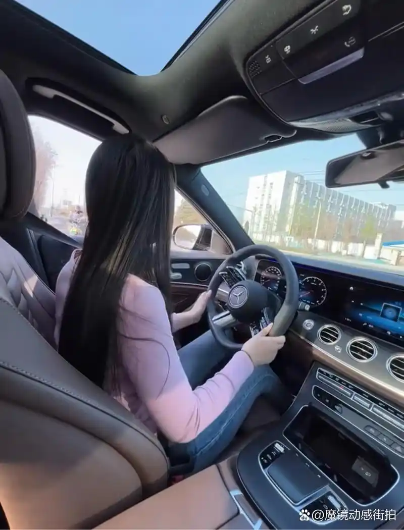 开奔驰的美女就是帅,我什么时候才能开这么高端的豪车呢!