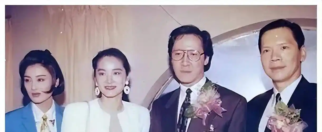 鹰钩鼻,笑露牙龈看看向太陈岚年轻时的样子,为啥宠爱郭美女_向华强