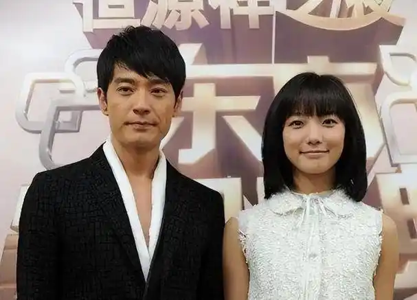 他娶过郝蕾,爱过王珞丹,负了殷桃,没想到38岁却又娶小12岁的她