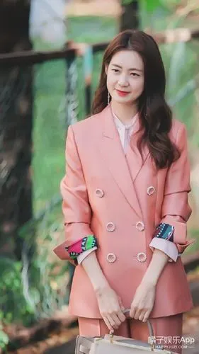 37岁生三个娃的李枖原,豆瓣9.0《付岩洞》集齐彩虹色的时尚女王!