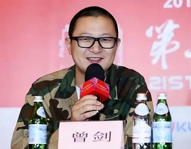 回顾曾剑娶演员妻子梅婷婚后生一儿一女一家四口幸福甜蜜