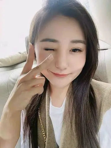 解锁可爱自拍,30岁也可以是权律二啊