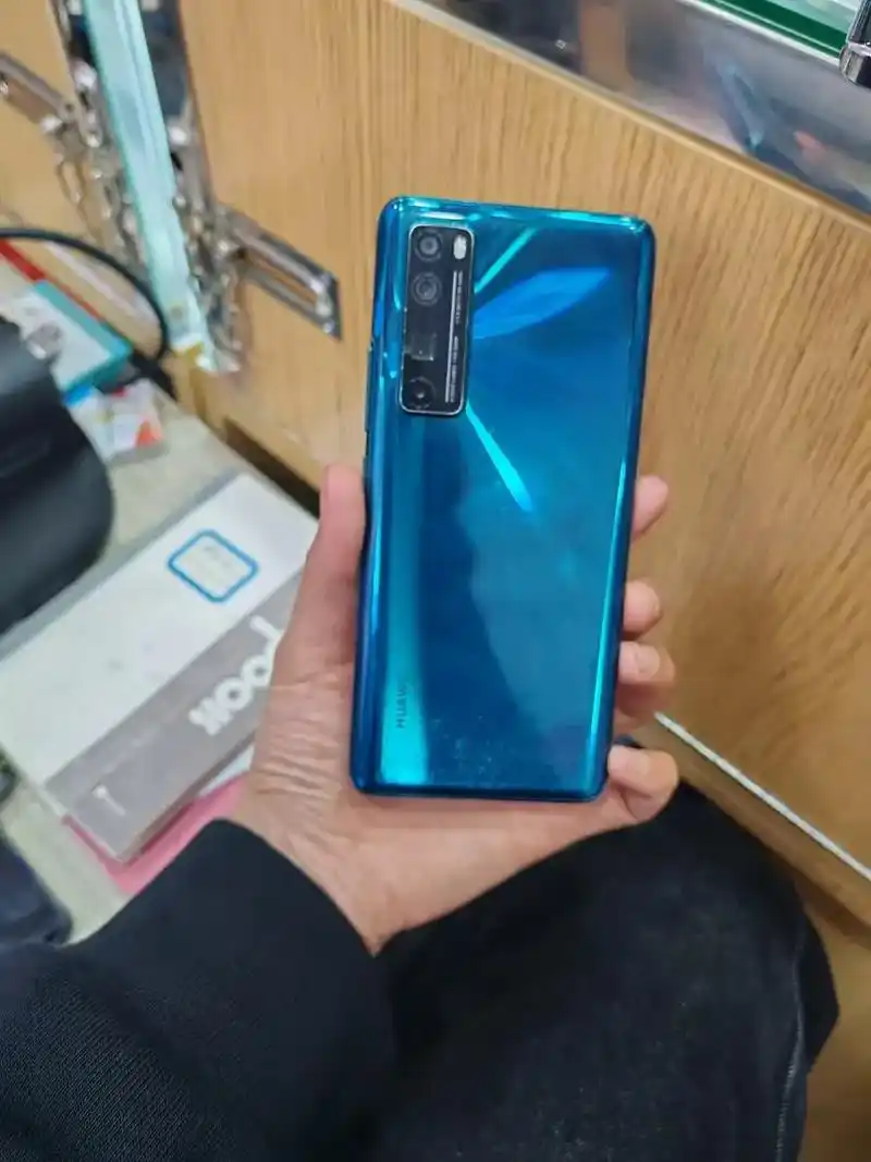 曲屏 华为nova7 pro 8 256 成色一般