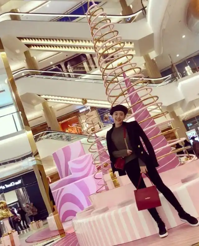 闺蜜晒照:方媛一身贵气在台下欣赏老公郭富城演出