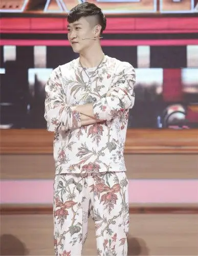 曹云金谈健身:男人应脱了西装就是肌肉